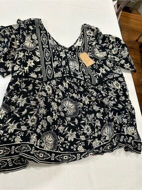 Women's Black Floral V-Neck Peasant Blouse